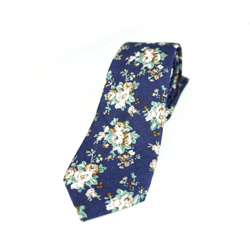 Cravata florala din material textil cu o latime de 6 cm